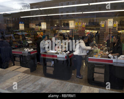 Fenêtre de supermarché, Park Slope, Brooklyn, New York. Banque D'Images