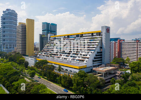 Vue aérienne de l'brutaliste conception du complexe Golden Mile, Singapour. Banque D'Images