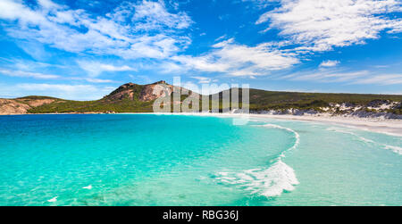 Cape Le Grand National Park, en Australie. Une vague se brisant sur les rives du Thistle Cove, près de l'espérance, l'ouest de l'Australie Banque D'Images