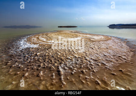 Près du bord de l'île, l'un de no.7 la petite île d'Orumieh Lac, mis sur le nord-ouest du lac Urmia Banque D'Images