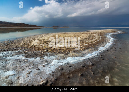 Près du bord de l'île, l'un de no.7 la petite île d'Orumieh Lac, mis sur le nord-ouest du lac Urmia Banque D'Images