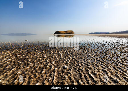 Près du bord de l'île, l'un de no.7 la petite île d'Orumieh Lac, mis sur le nord-ouest du lac Urmia Banque D'Images