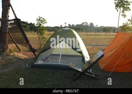 Point de camping à matin, l'été Banque D'Images