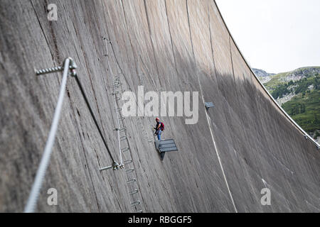 Via Ferrata sur barrage Schlegeis en Autriche Banque D'Images