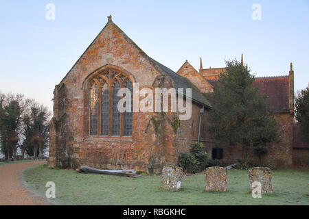 Tôt le matin, la lumière sur l'église à napton on the hill dans l'Oxfordshire Banque D'Images