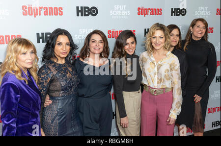 New York, États-Unis. 09Th Jan, 2019. Maureen Van Zandt, Kathrine Narducci, Annabella Sciorra, Jamie-Lynn Sigler, Edie Falco, Ilene S. Landress et Lorraine Bracco Sopranos assister à la Projection et discussion 20e anniversaire au théâtre SVA Crédit : Lev Radin/Pacific Press/Alamy Live News Banque D'Images