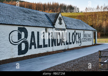 Ballindalloch distillerie de whisky Single Estate situé dans la vallée de la Spey, Ballindalloch, Ecosse Banque D'Images