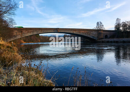 Le nouveau pont sur la rivière Spey Spey, Grantown on Spey, en Écosse Banque D'Images