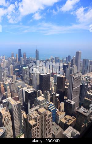 Chicago, Illinois (USA). City architecture aerial view with Lake Michigan. Banque D'Images