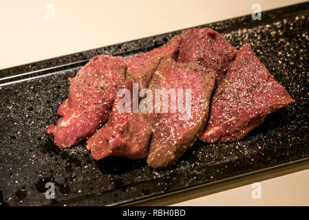 La fraîcheur de la viande de cerf grillé japonais yakiniku Banque D'Images