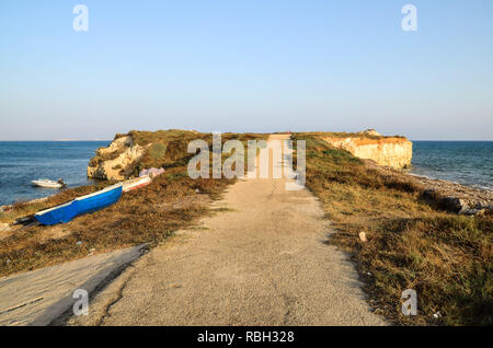 Punta Castellazzo près de Cefalù. Province de Raguse, Sicile, Italie. Banque D'Images