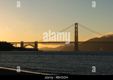 Golden Gate Bridge à partir de Crissy Field Banque D'Images