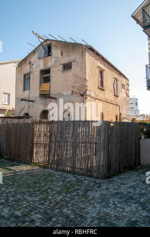 Maison en ruine, qui sera bientôt rénové dans la colonie américaine, Tel Aviv, Israël Banque D'Images