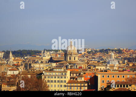 Paysage urbain de Rome, Italie, une vue de la colline du Janicule (le mont Janicule)