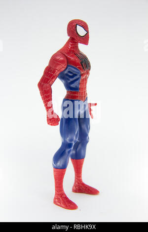 Spider Man Toy classique rétro isolé isolé sur fond blanc. La figure plastique Spiderman. Banque D'Images