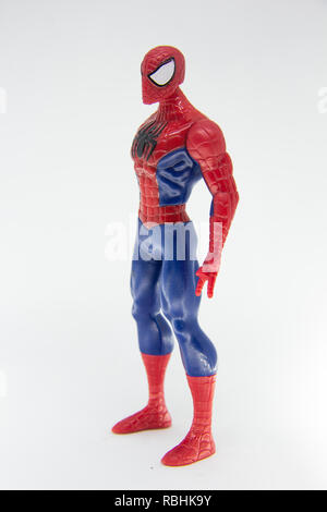 Spider Man Toy classique rétro isolé isolé sur fond blanc. La figure plastique Spiderman. Banque D'Images