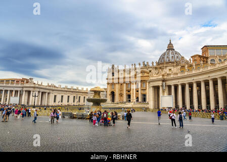 Cité du Vatican, Cité du Vatican - Octobre 05, 2018 : la Basilique Saint Pierre et square Banque D'Images