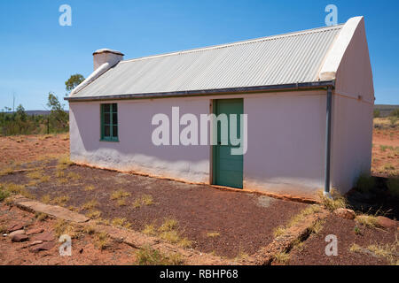 Première maison maintenant abandonnée de l'artiste autochtone australienne dans Albert Namatjira MacDonnell Ranges Territoire du Nord Australie Banque D'Images