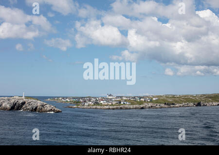 PORT-AUX-BASQUES (Terre-Neuve), CANADA - Le 19 août 2018 : La ville de Port aux Basques d'un traversier voyageant au départ à la Nouvelle-Écosse. Banque D'Images