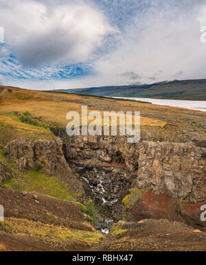 La Hengifoss cascade, l'Est de l'Islande Banque D'Images