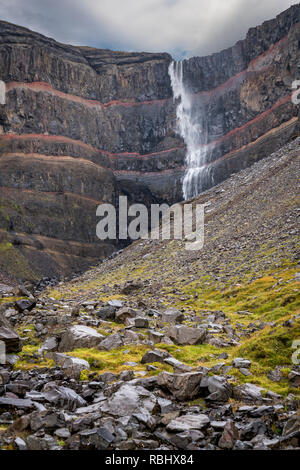 La Hengifoss cascade, l'Est de l'Islande Banque D'Images