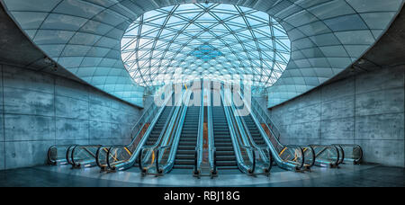 Malmö, Suède - janvier 05, 2019 : les escalators à la gare triangeln à Malmo, Suède. Banque D'Images