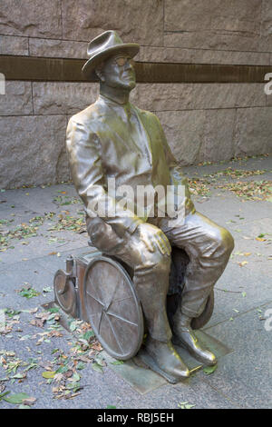 Statue de Roosevelt assis en fauteuil roulant, Franklin Delano Roosevelt Memorial, Washington D.C., USA Banque D'Images