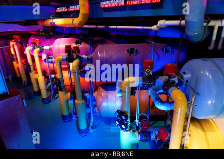 Les pompes et filtration de l'équipement pour les réservoirs à l'intérieur de Ripley's Aquarium of Canada, Toronto (Ontario) Banque D'Images