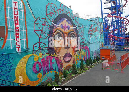 Coney Island femme peinture sur mur, Brooklyn, New York City, NY, USA Banque D'Images