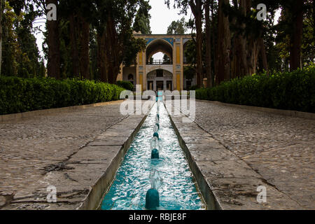 Vue sur le jardin ou Fin Fin Bagh près de la ville de Kashan. L'eau est un des éléments clés dans le jardins. L'Iran. Banque D'Images