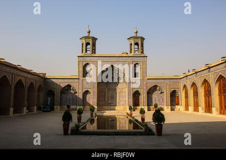 Mosquée Nasir Al-Mulk également connu sous le nom de mosquée Rose à Shiraz, Iran Banque D'Images