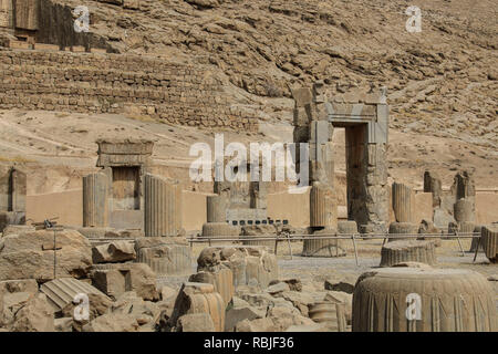 Les anciennes ruines du complexe cérémonial Persepolis, célèbre capitale de l'ancienne Perse, l'Iran. Banque D'Images