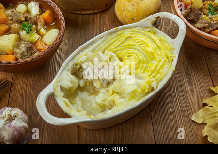 Le corned-beef Casserole Colcannon irlandais traditionnels, cuisine, plats assortis, vue du dessus. Banque D'Images