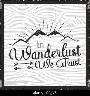 Voyage rétro conception de l'affiche. Dans Wanderlust nous faisons confiance à citer. Old school T-Shirt dessiné à la main Vêtements d'impression des graphiques. Texte sur mesure typographique. Timbre texturé effet. Vintage Style. Vector Illustration Illustration de Vecteur