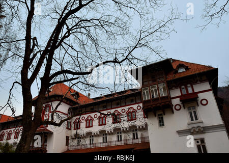 SINAIA, Roumanie - le 7 novembre 2018. Hôtel Caraiman, classée monument historique et patrimoine national, l'un des plus vieux hôtels de la ville de Sinaia, Prahova Valley Banque D'Images