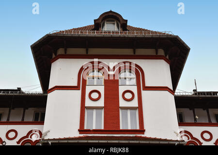 SINAIA, Roumanie - le 7 novembre 2018. Hôtel Caraiman, classée monument historique et patrimoine national, l'un des plus vieux hôtels de la ville de Sinaia, Prahova Valley Banque D'Images