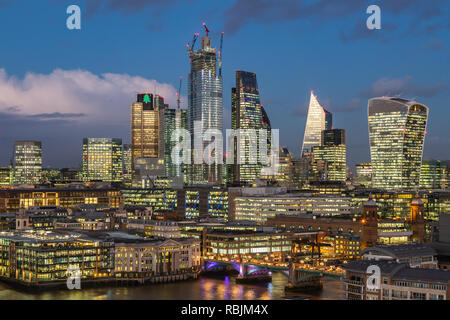 London Skyline at Dusk de Tate Modern Banque D'Images