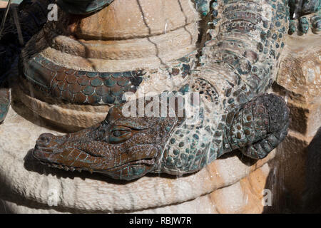 Alligator de bronze, fontaine de Tofanari, thermes de Tettuccio, Montecatini terme, Toscane, Italie Banque D'Images