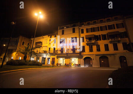 Le 7 juillet 2013. L'Italie. La ville de Salo sur les rives du lac Lago di Garda en été, la région de Lombardie. Banque D'Images