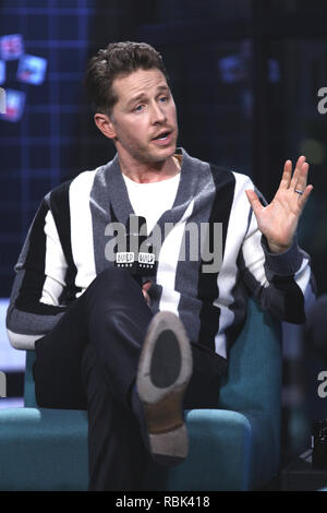 New York, NY - 07 janvier : Construire série présente Josh Dallas discuter de la série dramatique de NBC «manifeste' à construire Studio le lundi, Janvier 7, 2019 à New York, NY (Photo par Steve Mack/S.D. Mack Photos) Banque D'Images