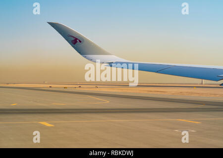 DOHA, QATAR -04 août 2018- Les avions de Qatar Airways (QR) sont alignés à l'Aéroport International Hamad (DOH). Banque D'Images