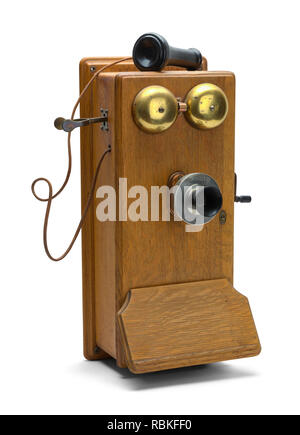 Vieux bois Téléphone décroché isolé sur un fond blanc. Banque D'Images