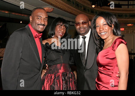 NEW YORK - 11 Février : le président du conseil d'éléments de preuve, Reginald Van Lee ; la preuve du Vice-président, Joyce Mullins Jackson ; la preuve du Vice-président, Neil Lowe et membre du conseil d'administration de preuves, Joanne Hill assister à la preuve 'Grace' en hiver la balle rouge à l'Hudson Theatre, Millennium Broadway Hotel le 11 février, 2007 dans la compagnie de théâtre, Millennium Broadway Hotel. (Photo par Steve Mack/S.D. Mack Photos). Banque D'Images