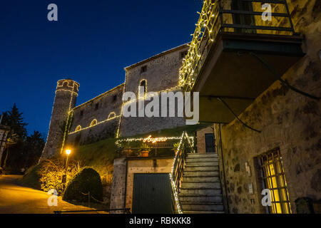 MONTEGEMOLI, ITALIE - janvier 04, 2019 : Le village de Montegemoli durant la période de Noël accueille l'événement sur les crèches, Pomarance municipalités Banque D'Images