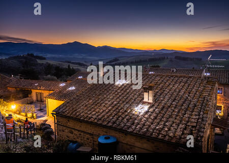 MONTEGEMOLI, ITALIE - janvier 04, 2019 : Le village de Montegemoli durant la période de Noël accueille l'événement sur les crèches, Pomarance municipalités Banque D'Images