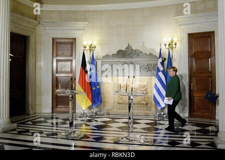 Athènes, Grèce. 10 janvier, 2019. La chancelière Angela Merkel voit arriver pour la réunion après les déclarations, dans Maximos Mansion. Credit : Giorgos Zachos SOPA/Images/ZUMA/Alamy Fil Live News Banque D'Images