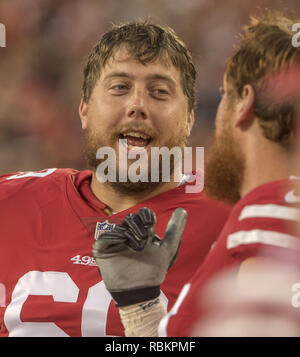 Santa Clara, Californie, États-Unis. Août 19, 2017. San Francisco Guard Andrew Gardner sur l'écart au cours de jeu Samedi, 19 août 2017, au stade de Lévis à Santa Clara, en Californie. Les Broncos défait les 49ers 33-14 dans un match pré-saison. Crédit : Al Golub/ZUMA/Alamy Fil Live News Banque D'Images