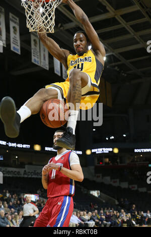 London, Ontario, Canada. 10 janvier, 2019. Le Cape Breton Highlanders revint à Londres avec un 11 et 6 notice et joué un très déterminé London Lightning équipe qui a pris le jeu en prolongation. Dans le supplément de 5 minutes trimestre les Highlanders ont dominé l'éclair et réussi une victoire 129-122. Marcus Câpres(14) avec un gros dunk vs Cape Breton. Luc Durda/Alamy live news Banque D'Images
