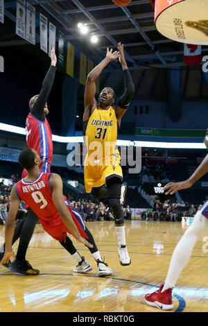 London, Ontario, Canada. 10 janvier, 2019. Le Cape Breton Highlanders revint à Londres avec un 11 et 6 notice et joué un très déterminé London Lightning équipe qui a pris le jeu en prolongation. Dans le supplément de 5 minutes trimestre les Highlanders ont dominé l'éclair et réussi une victoire 129-122. Kirk Williams Jr.(31) va dans pour un panier.Luc Durda/Alamy live news Banque D'Images