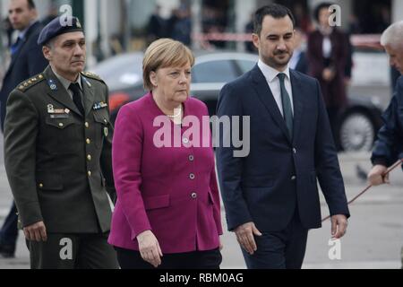 Athènes, Grèce. Jan 11, 2019. Chancelier de la République fédérale d'Allemagne, Angela Merkel vu arriver pour la cérémonie de dépôt de gerbe au Monument du Soldat inconnu. Credit : Giorgos Zachos SOPA/Images/ZUMA/Alamy Fil Live News Banque D'Images